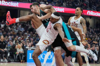 Trail Blazers vs Cavaliers: A Clash of Conference Rivals