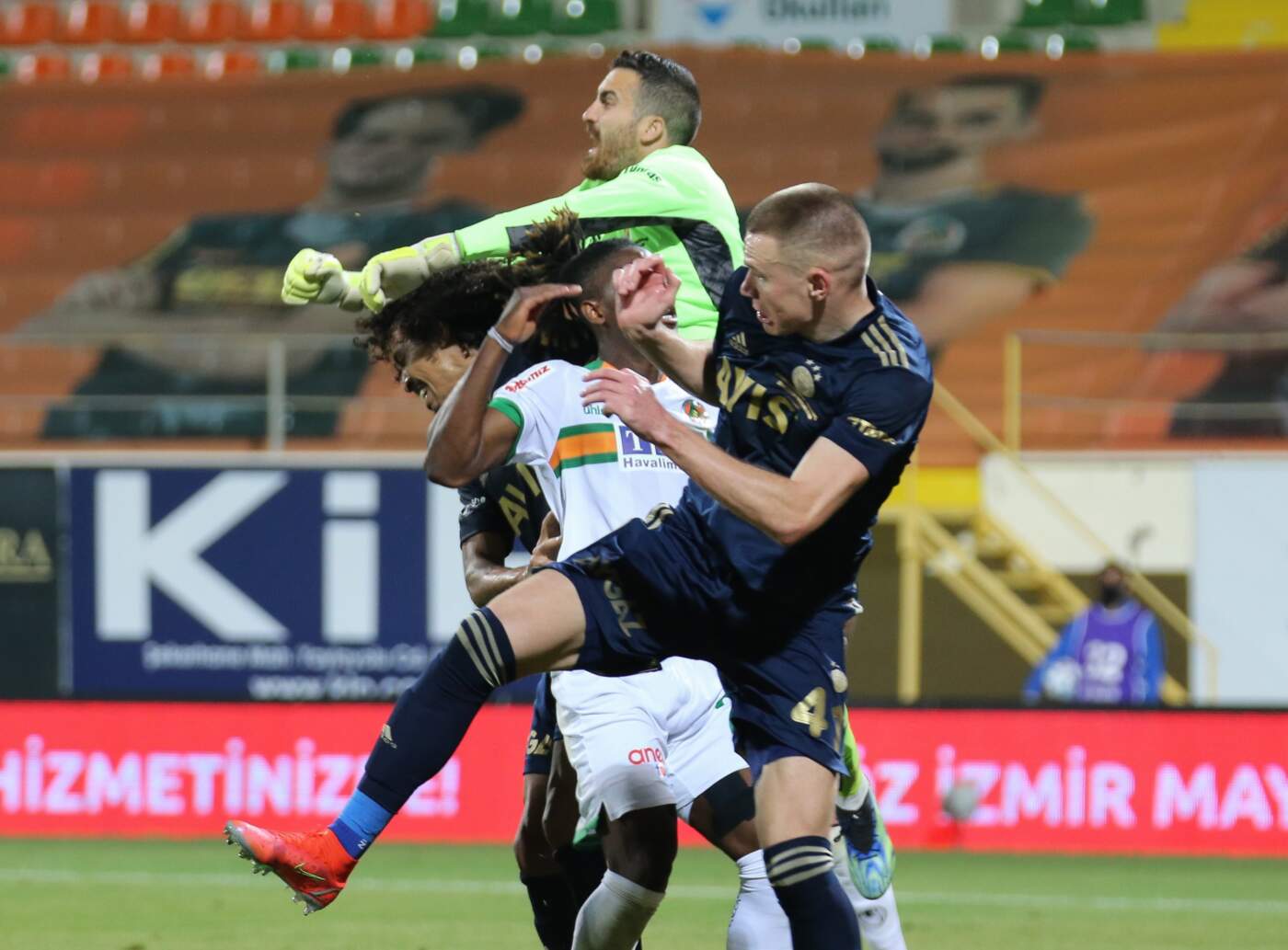 Alanyaspor Faces Fenerbahçe in Crucial League Showdown