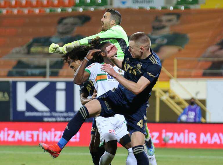 Alanyaspor Faces Fenerbahçe in Crucial League Showdown