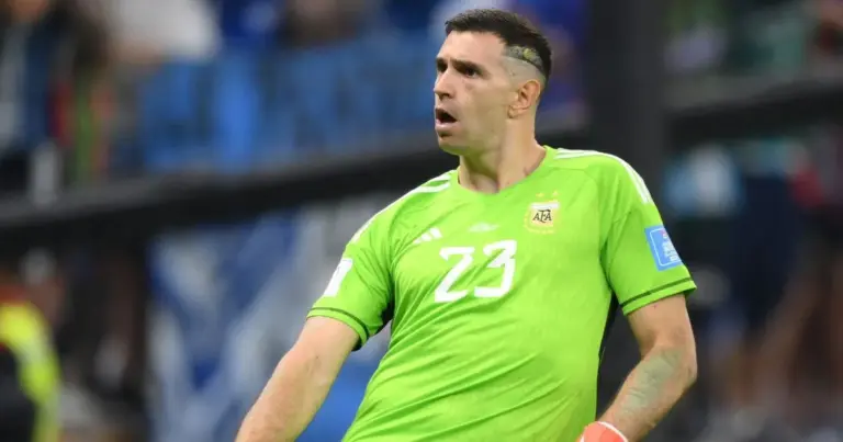 Emiliano Martínez: The Goalkeeper Turning Heads in Football