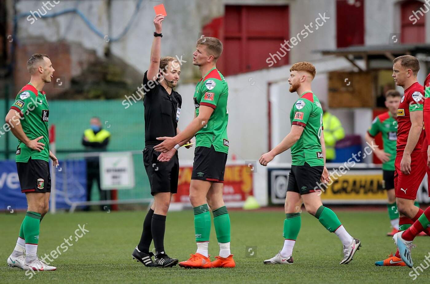 Glentoran F.C. vs Cliftonville: A Historic Rivalry in Action
