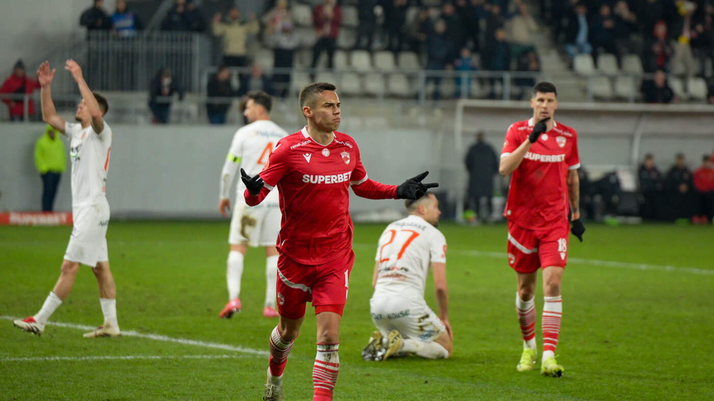 Hermannstadt Takes on Dinamo București in Thrilling Encounter