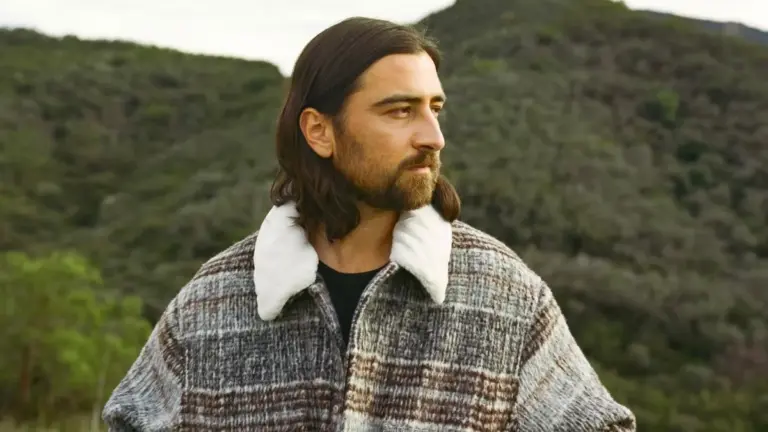 The Remarkable Rise of Noah Kahan in Indie Folk Music