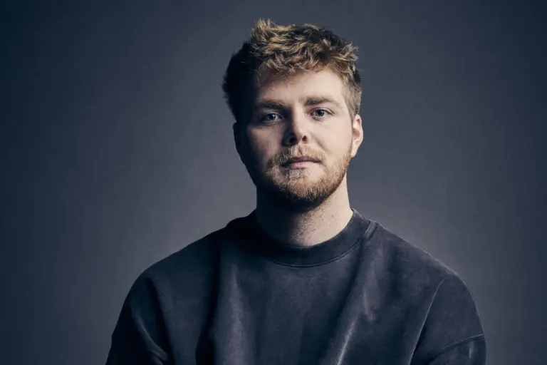 Alex Warren: Social Media Sensation and Content Creator
