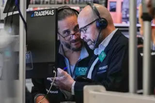 Dow Jones Faces Sharp Decline Amid Tariff Uncertainty and AI Disruption Fears