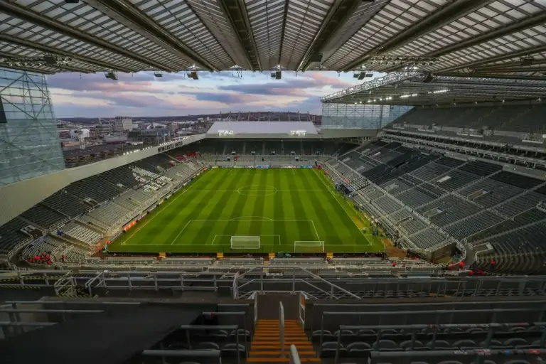 Joelinton Shines as Newcastle United Advances to Champions League Last 16