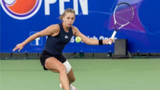 Maja Chwalińska: A Promising Talent in Tennis