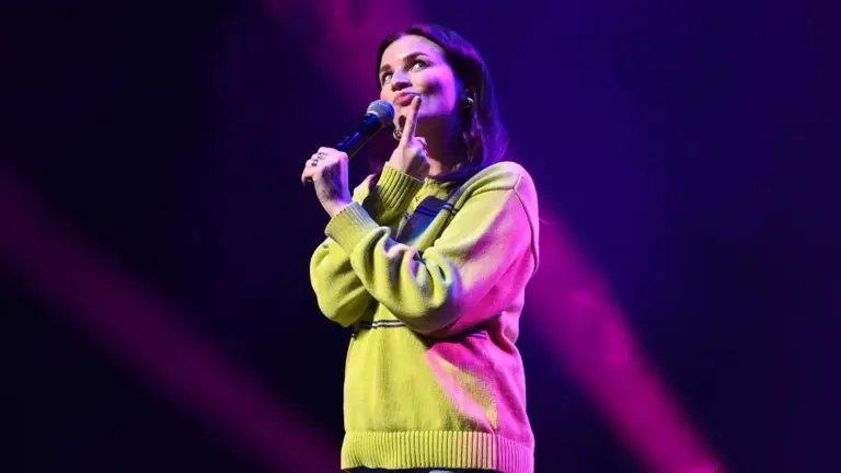 Aisling bea: Oxford welcomes  for her first tour performance