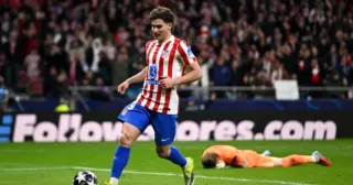 Antonín kinský struggles in Champions League match against Atletico Madrid