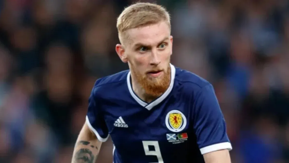 Gordon Strachan Advocates for Oli McBurnie’s Recall to Scotland National Team