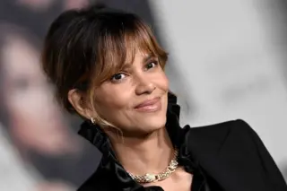 Halle berry announces engagement to van hunt