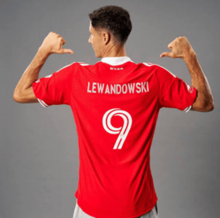 Robert Lewandowski: Football player biography  