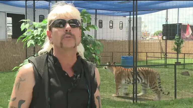 Joe exotic proposes prisoner swap to Colorado governor