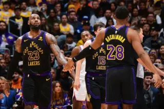 Lakers vs Knicks: A Clash of Playoff Aspirations