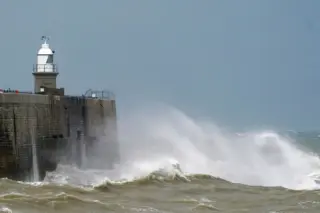 Met office strong winds weather warning