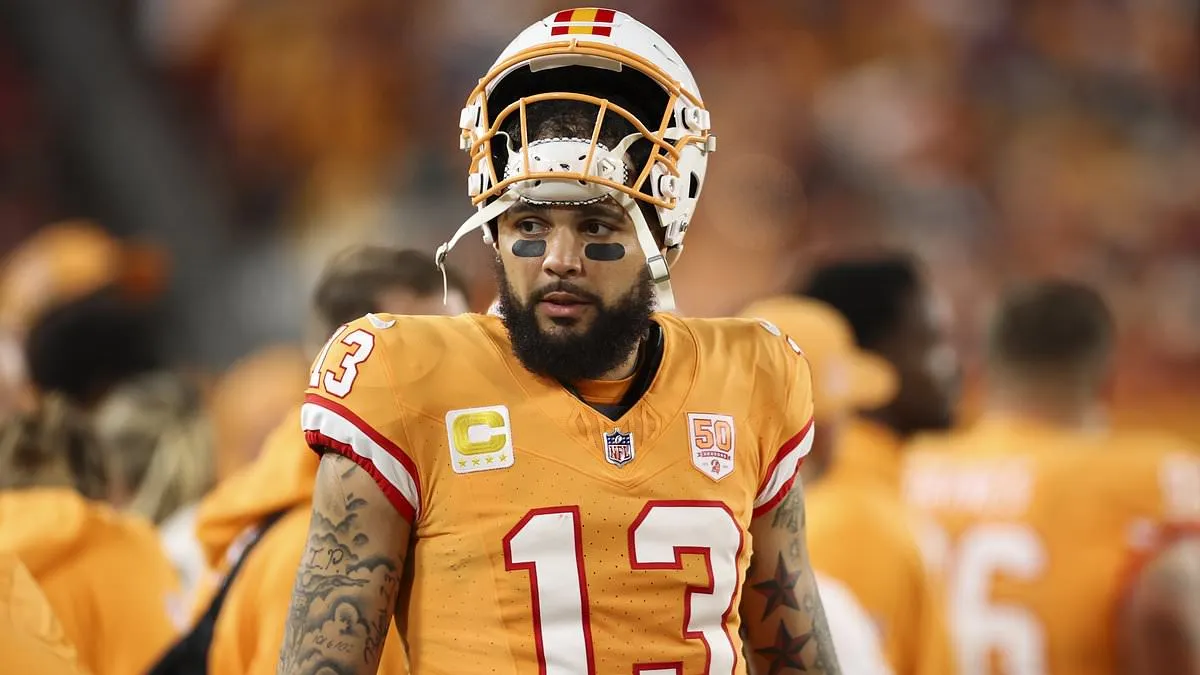 Mike Evans Signs with San Francisco 49ers