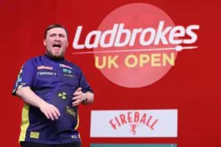 Raymond van barneveld faces challenges in his darts career