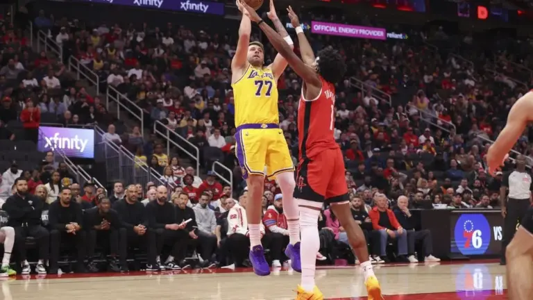 Rockets vs lakers: Toyota Center hosts  showdown
