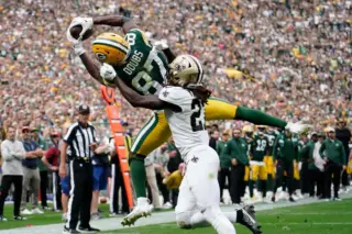 Romeo doubs signs with the new england patriots