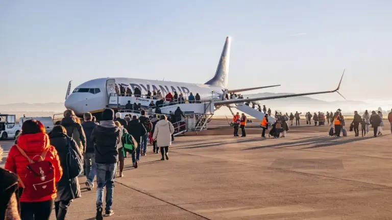 Ryan air: Ryanair Updates Travel Policies for Pregnant Passengers