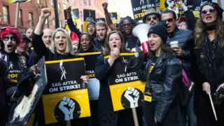 SAG AFTRA Negotiations Extended as Deadline Approaches