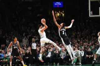 Spurs vs Celtics: A Clash of Conference Titans