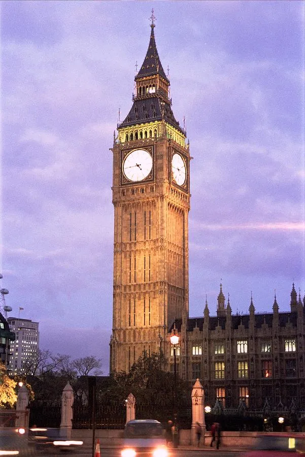 Time in UK: Clocks Move Forward for British Summer Time