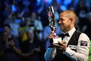 Barry hawkins: Crucible Theatre:  Triumphs Over Matthew Stevens