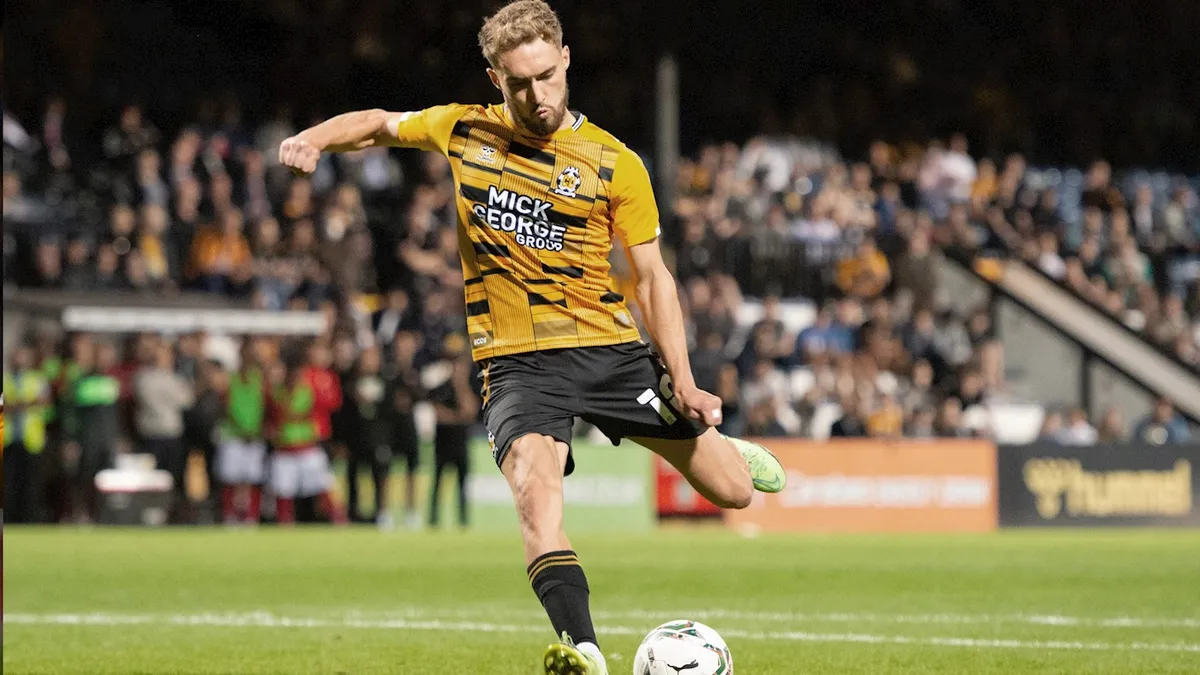 Cambridge United vs Swindon Town: A Dramatic Draw at Cledara Abbey Stadium