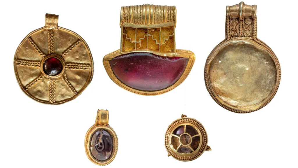 Gold: Lincoln Museum Celebrates Anglo-Saxon  Discovery