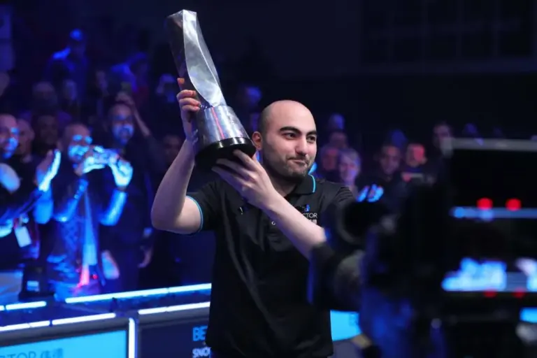 Hossein Vafaei Faces Judd Trump at the Crucible