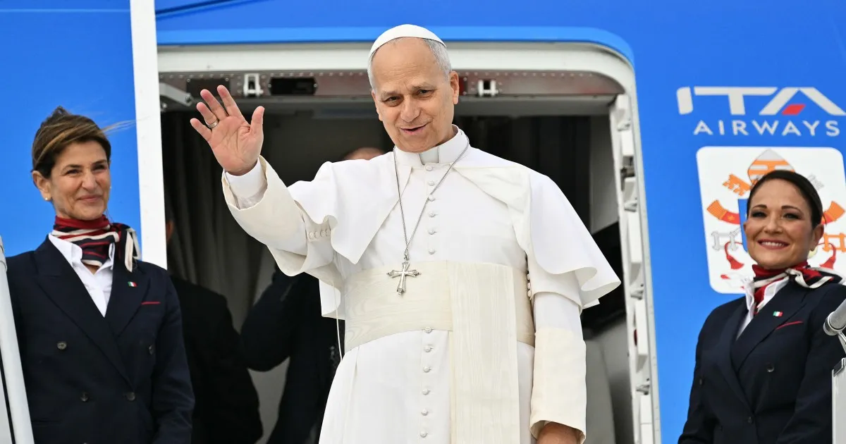 Trump jesus: Algiers: Tensions Rise as Trump Critiques Pope Leo XIV in ” Controversy