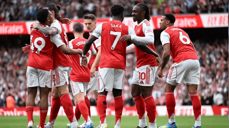 Arsenal Fans Celebrate Ahead of Champions League Clash