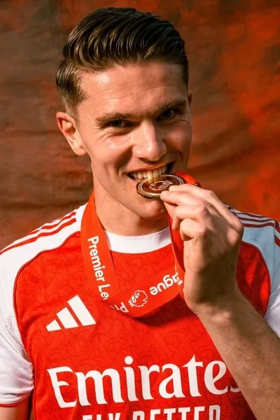 3of32To buy official Arsenal pictures visit Arsenal Pics