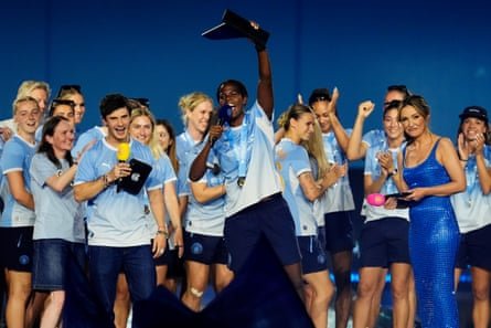Khadija Shaw announces she will be staying with Manchester City.