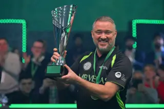 Stephen Hendry Faces Criticism from Mark Allen