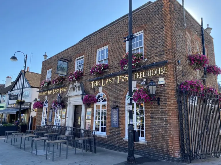 Wetherspoons Incident Sparks Outrage Among Reform Supporters in Braintree