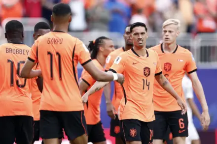 Netherlands take two-goal lead against Tunisia in World Cup Group F match