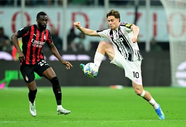 FILE PHOTO: Soccer Football - Serie A - AC Milan v Juventus - San Siro, Milan, Italy - April 26, 2026 Juventus' Kenan Yildiz in action with AC Milan's Fikayo Tomori REUTERS/Daniele Mascolo/File Photo
