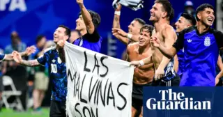 Fifa assessing reports after Argentina players display Falklands banner