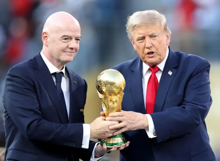East Rutherford: Trump lingers during Spain’s World Cup trophy celebrations