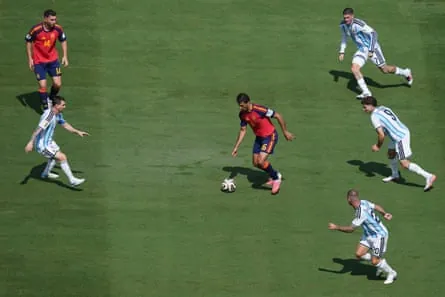 Rori directs traffic in the Spain midfield during the World Cup final